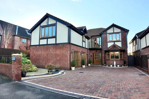 undefined, Gellideg Lane, Maesycwmmer, CF82