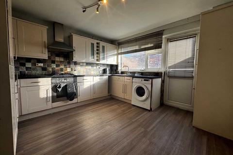 3 bedroom terraced house to rent, Church Road, Harold Wood, ROMFORD