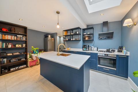 undefined, Avondale Rise, London