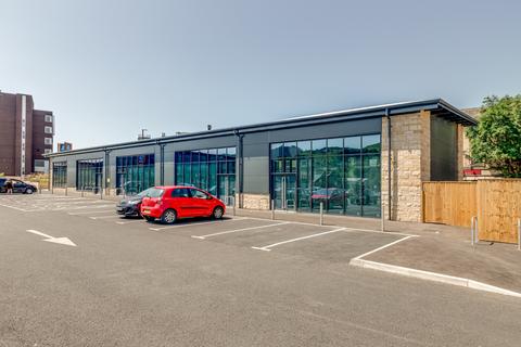Retail property (high street) to rent, Keighley Keighley BD21 5JA