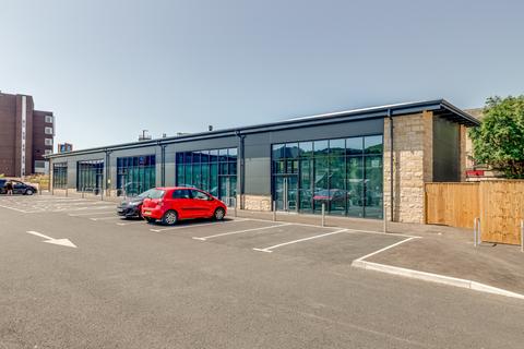 Retail property (high street) to rent, Keighley Keighley BD21 5JA
