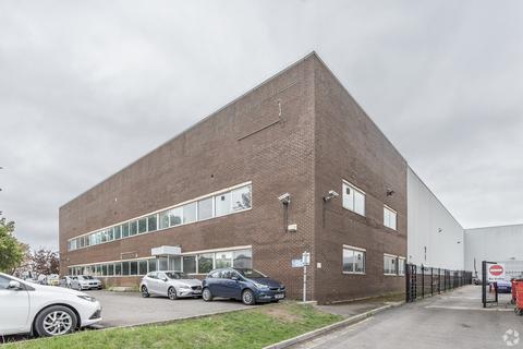 Distribution warehouse to rent, Bramble Rd Swindon SN2 8EZ