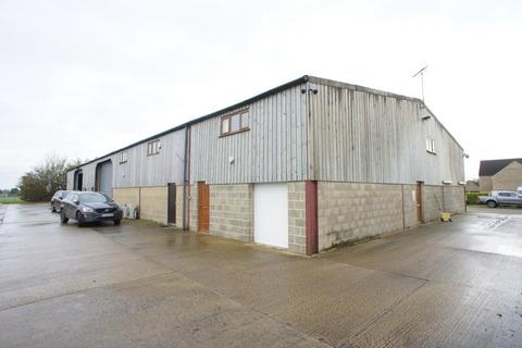 Distribution warehouse to rent - Manor Hill Farm Purton SN5 4EG