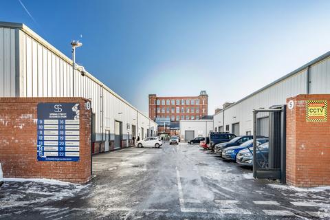 Distribution warehouse to rent, Spring St Bolton BL3 6NX
