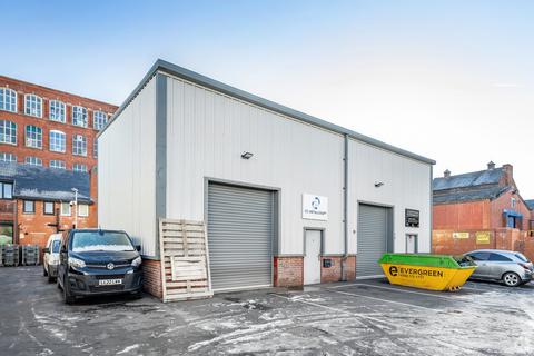 Distribution warehouse to rent, Spring St Bolton BL3 6NX