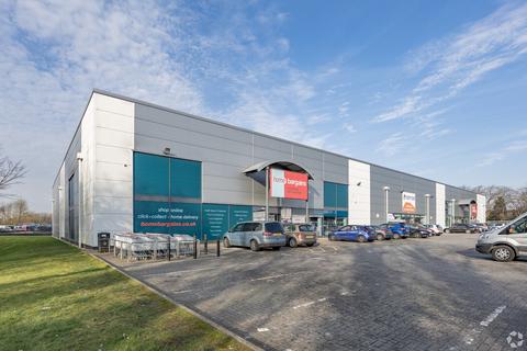 Retail property (high street) to rent, Barnfield Road Retail Park Swindon SN2 2DJ