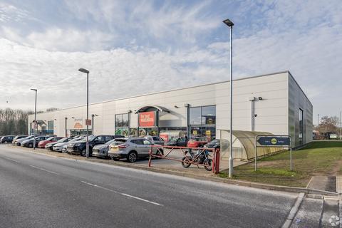 Retail property (high street) to rent, Barnfield Road Retail Park Swindon SN2 2DJ
