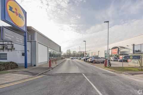Retail property (high street) to rent, Barnfield Road Retail Park Swindon SN2 2DJ