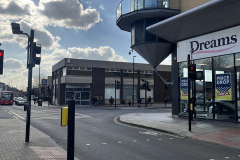 Restaurant to rent, 72-74 High St Feltham TW13 4DX