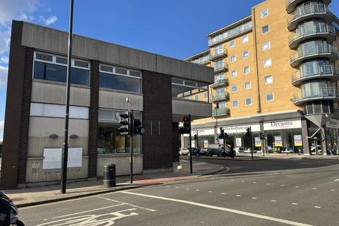 Restaurant to rent, 72-74 High St Feltham TW13 4DX