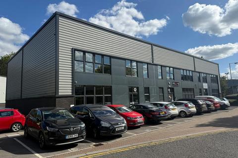 Warehouse to rent, Woodside Swindon SN3 4WA
