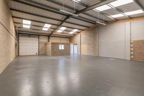 Warehouse to rent, Horcott Rd Fairford GL7 4BX