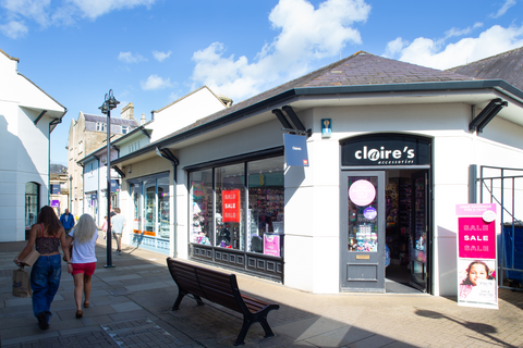Retail property (out of town) to rent - M Borough Parade, Chippenham SN15
