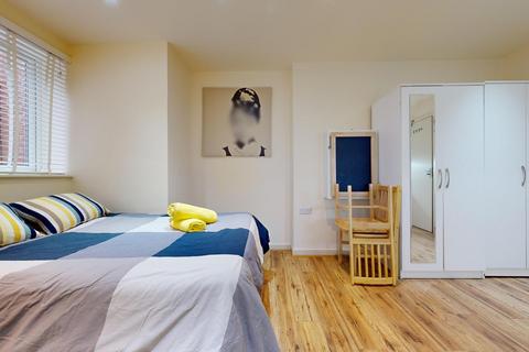 Studio to rent, Anson Road