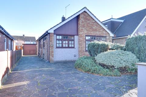 2 bedroom detached bungalow for sale, Fairview Avenue, Rainham RM13