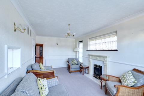 2 bedroom detached bungalow for sale, Fairview Avenue, Rainham RM13