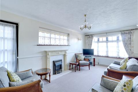 2 bedroom detached bungalow for sale, Fairview Avenue, Rainham RM13