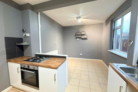 3 bedroom townhouse to rent, Dominion Road, Leicester LE3