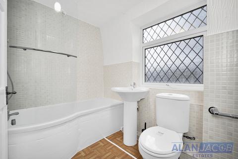 undefined, Chigwell View, Romford RM5