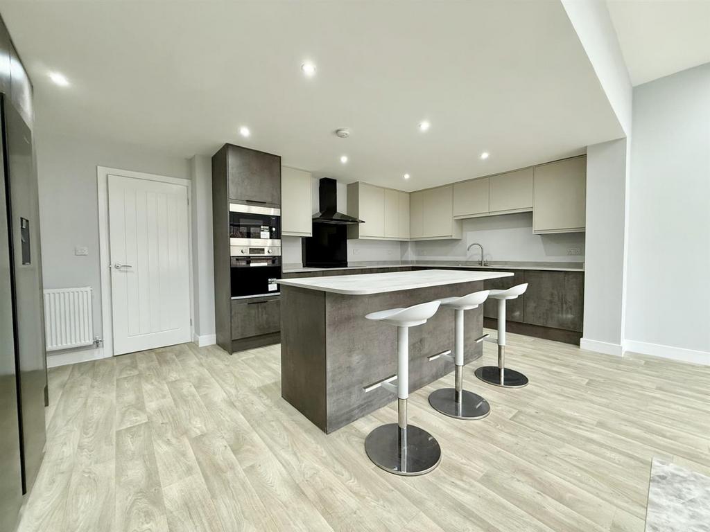 Kitchen2.jpg