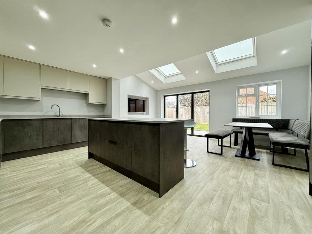 Kitchen1.jpg