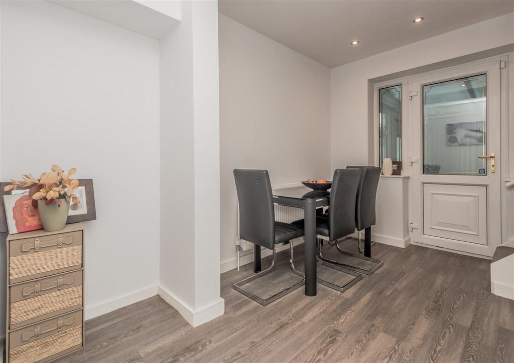 Dining Area: