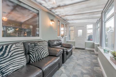 3 bedroom bungalow for sale, Castle Ings Drive, Leeds