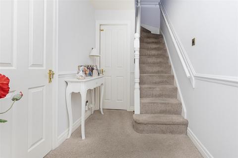 3 bedroom townhouse for sale, Kiln Court, Huddersfield HD3