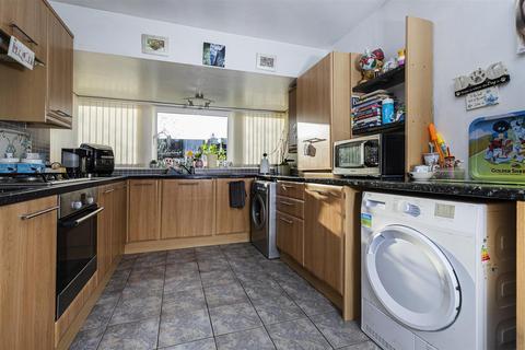 undefined, Low Hills Lane, Huddersfield HD3