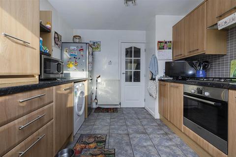 undefined, Low Hills Lane, Huddersfield HD3