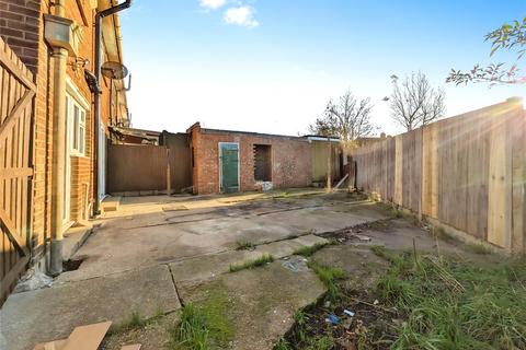 2 bedroom end of terrace house for sale, Queensway, Kent ME12