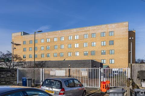 Office to rent, Squires Ln London N3 2QL