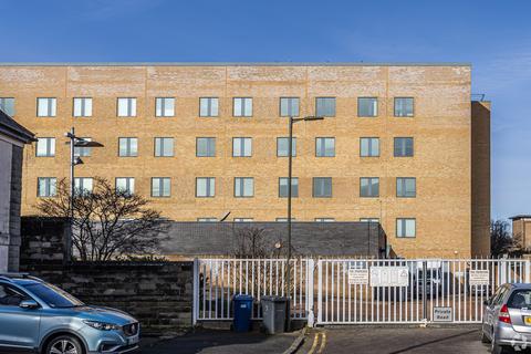 Office to rent, Squires Ln London N3 2QL