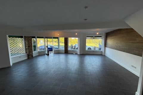 Retail property (high street) to rent, 1 Layters Av Gerrards Cross SL9 9HW