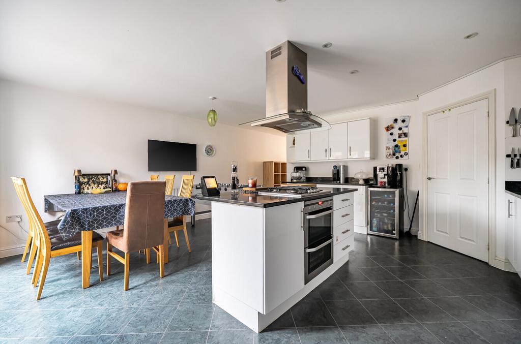 1386699 19 693188...