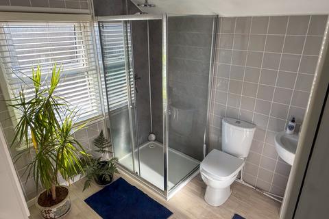 undefined, Kings Road, Newbury, RG14