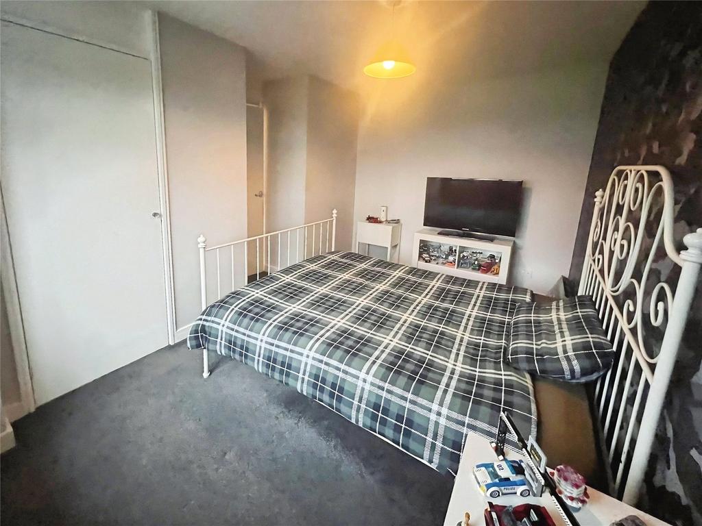 Bedroom 1 (Front)