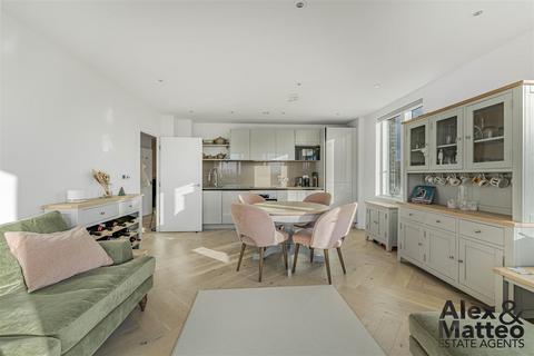 2 bedroom flat for sale, Layard Road, Bermondsey, SE16