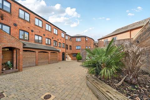 2 bedroom apartment to rent, The Broadway,  Chesham,  HP5