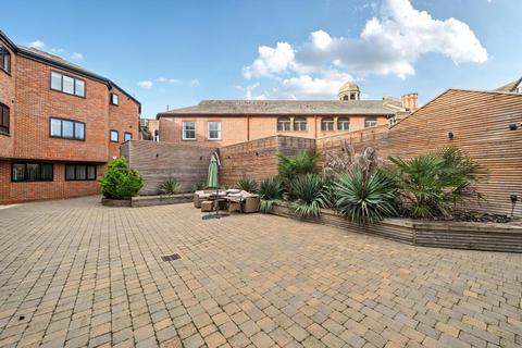 2 bedroom apartment to rent, The Broadway,  Chesham,  HP5
