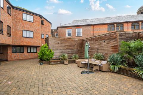 2 bedroom flat to rent, The Broadway,  Chesham,  HP5