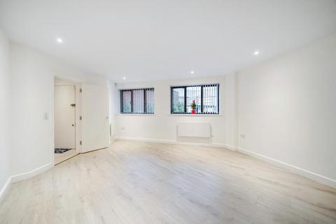 2 bedroom flat to rent, The Broadway,  Chesham,  HP5