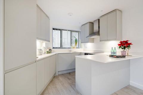 2 bedroom flat to rent, The Broadway,  Chesham,  HP5