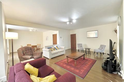 2 bedroom flat to rent, Parkfield Road South, Manchester M20