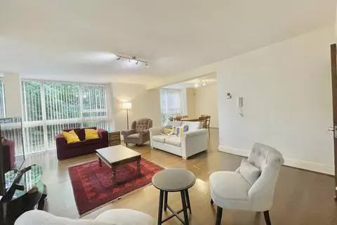 2 bedroom flat to rent - View 4