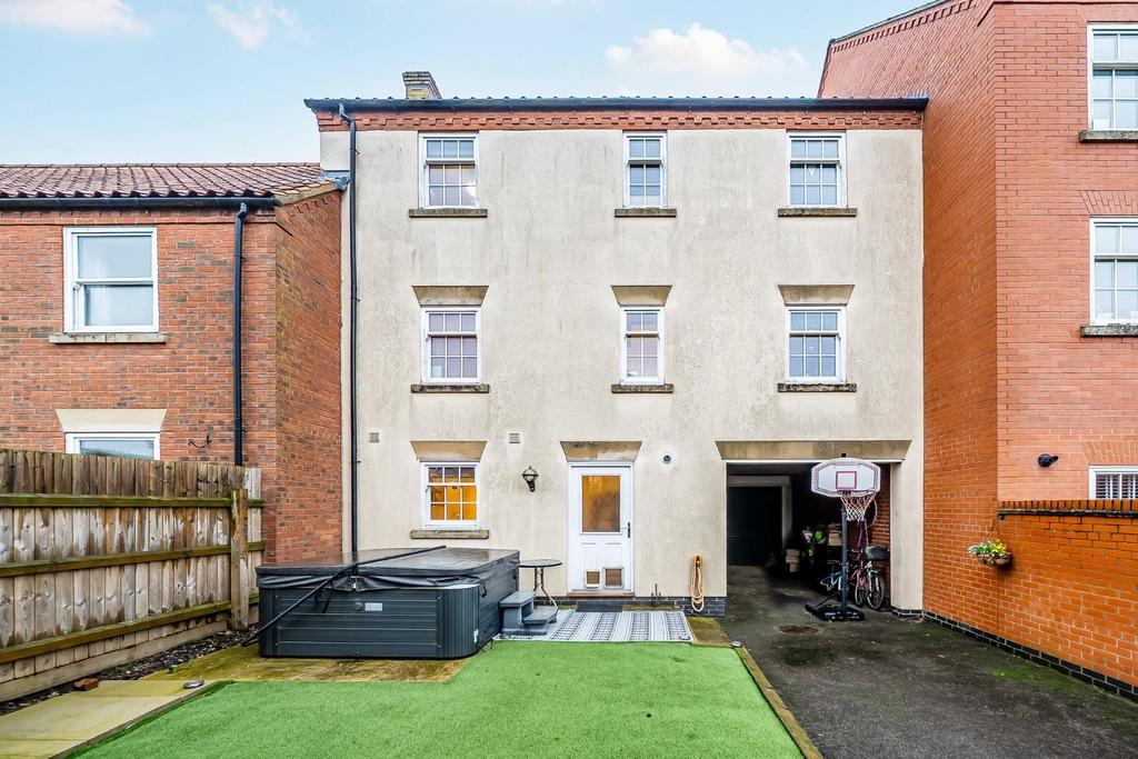 REAR OF THE PROPERTY.jpg