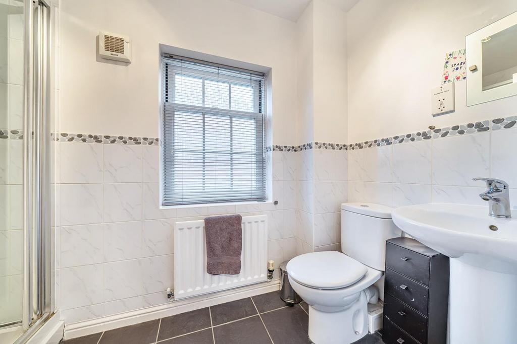 SHOWER ROOM.jpg