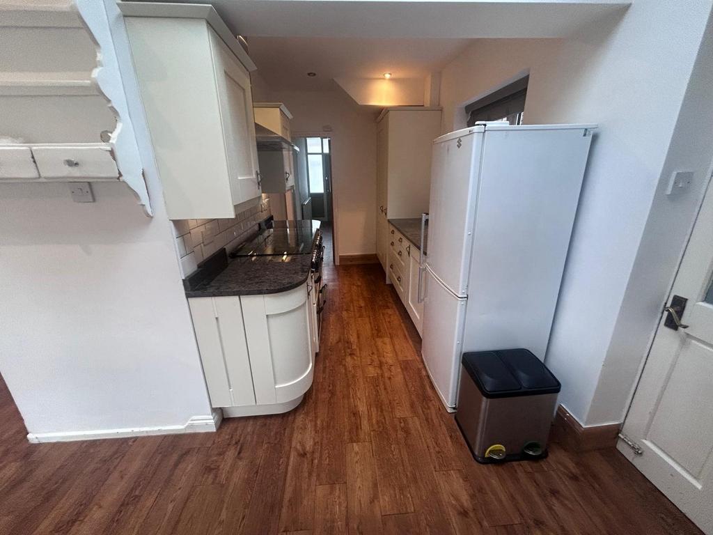 Kitchen b