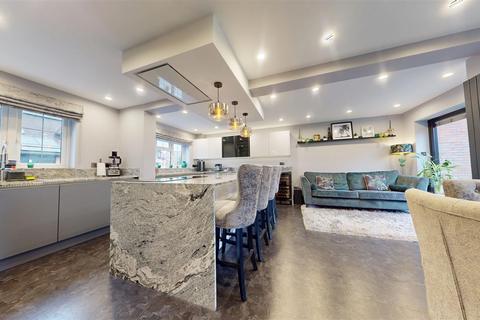 5 bedroom detached house for sale, Butterfield Close, Milton Keynes MK15