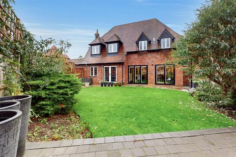 5 bedroom detached house for sale, Butterfield Close, Milton Keynes MK15